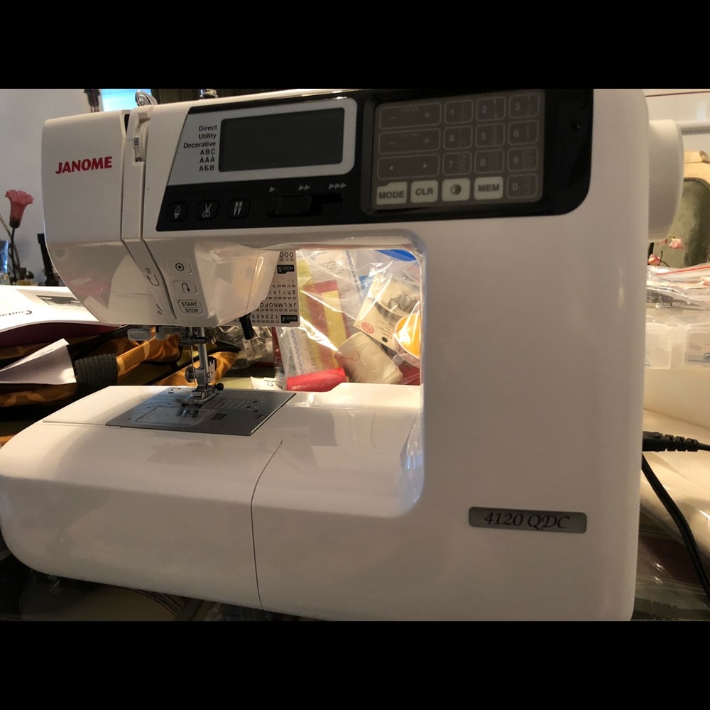 Janomie Computerized electronic sewing machine